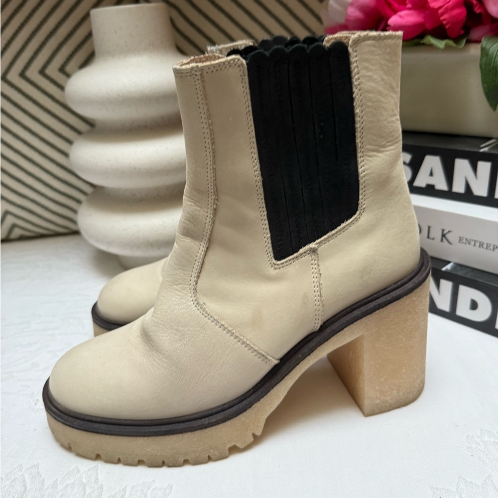 Free People Cream and Black Heeled Chelsea Boots - Picture 4 of 11
